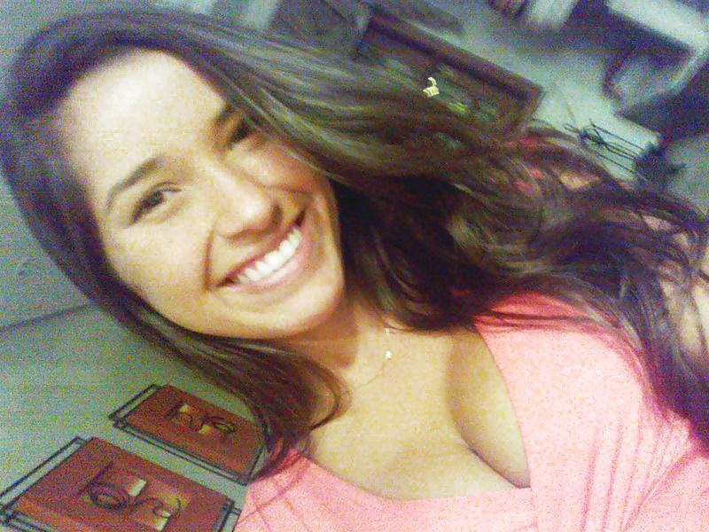16P Hot Brazilian Brunette