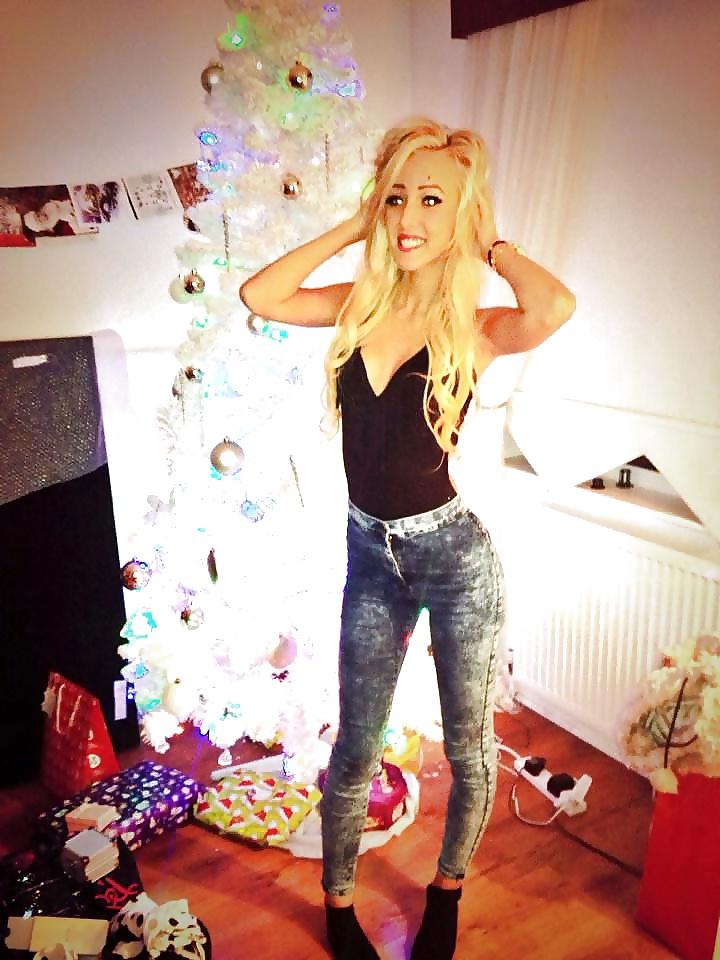 25P Hot little teens in skin tight jeans