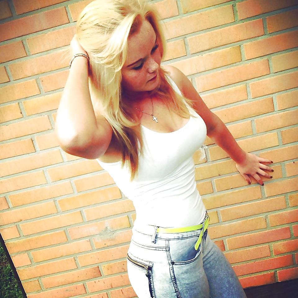 25P Hot little teens in skin tight jeans