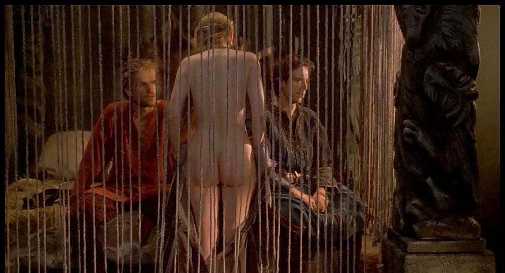 20P Samantha Mathis Glamour, Nudes, Caps 