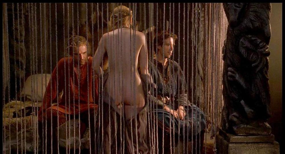 20P Samantha Mathis Glamour, Nudes, Caps 
