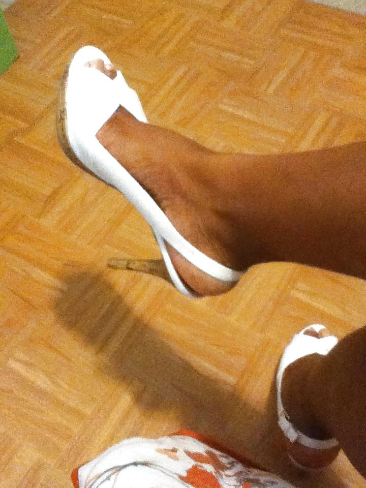 25P Shonda Wants YOU to cum for Her Thick Legs