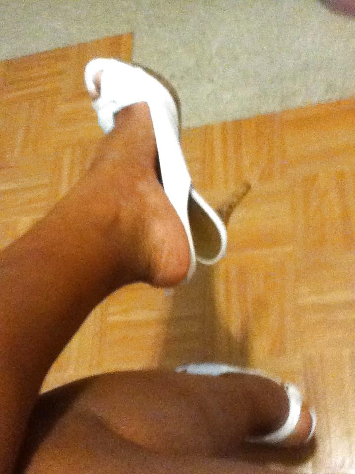 25P Shonda Wants YOU to cum for Her Thick Legs