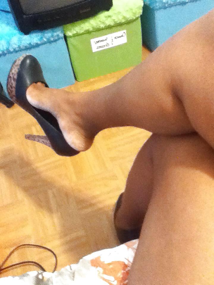25P Shonda Wants YOU to cum for Her Thick Legs