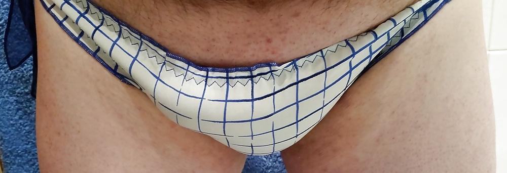 11P White thong, blue trim