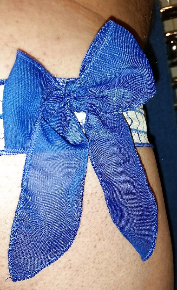 11P White thong, blue trim