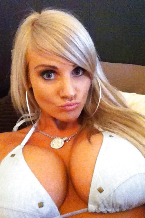 25P Bimbo Invasion 15