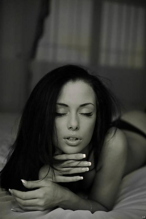 25P Black-Haired Goddesses (vol 20)