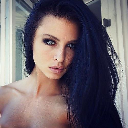 25P Black-Haired Goddesses (vol 11)