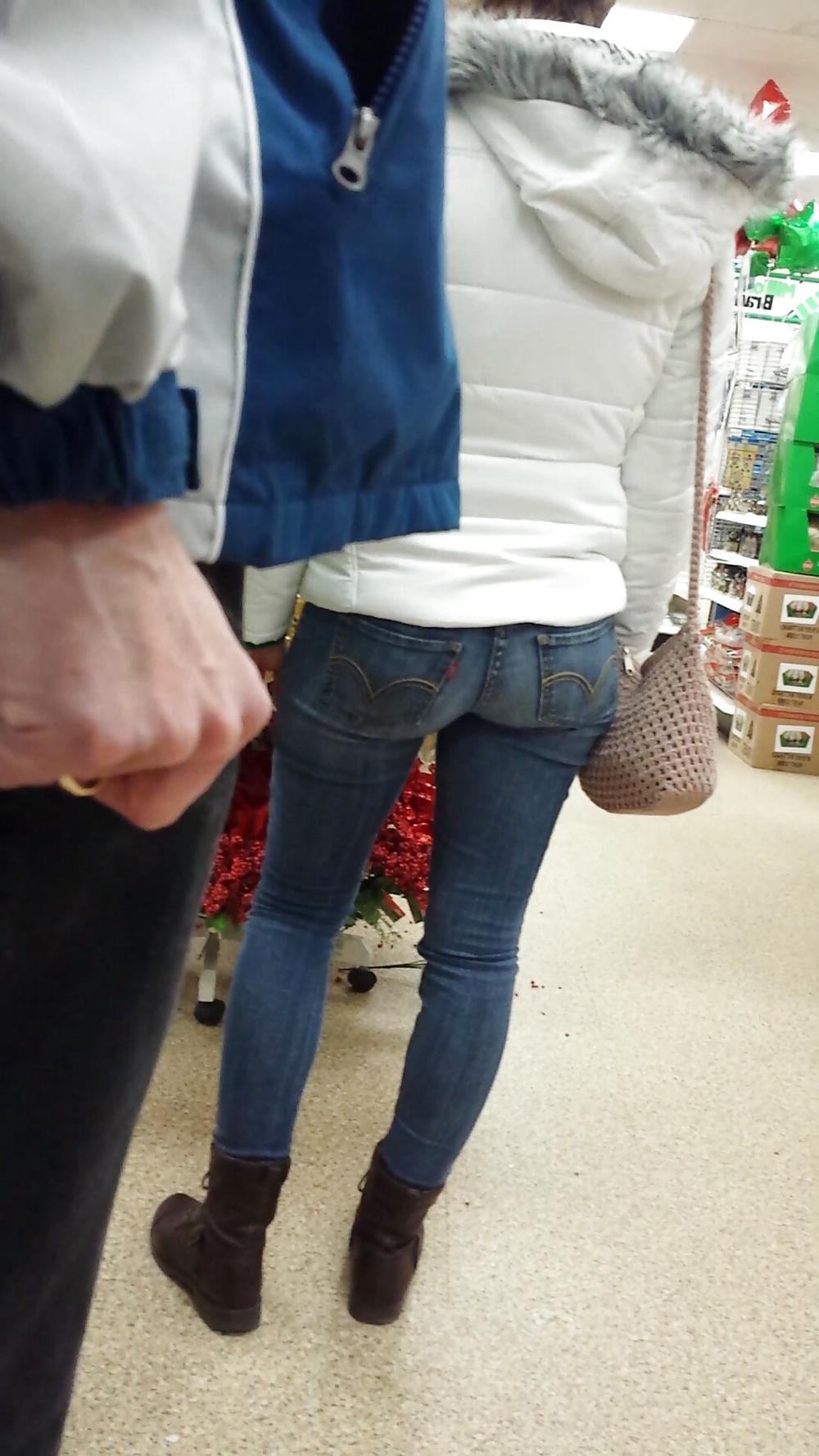 17P Public shopping candid teen and mature leg, ass and tits - 3