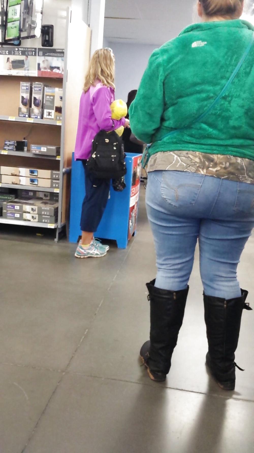 17P Public shopping candid teen and mature leg, ass and tits - 3