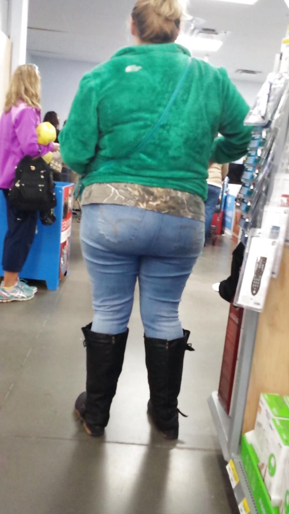 17P Public shopping candid teen and mature leg, ass and tits - 3