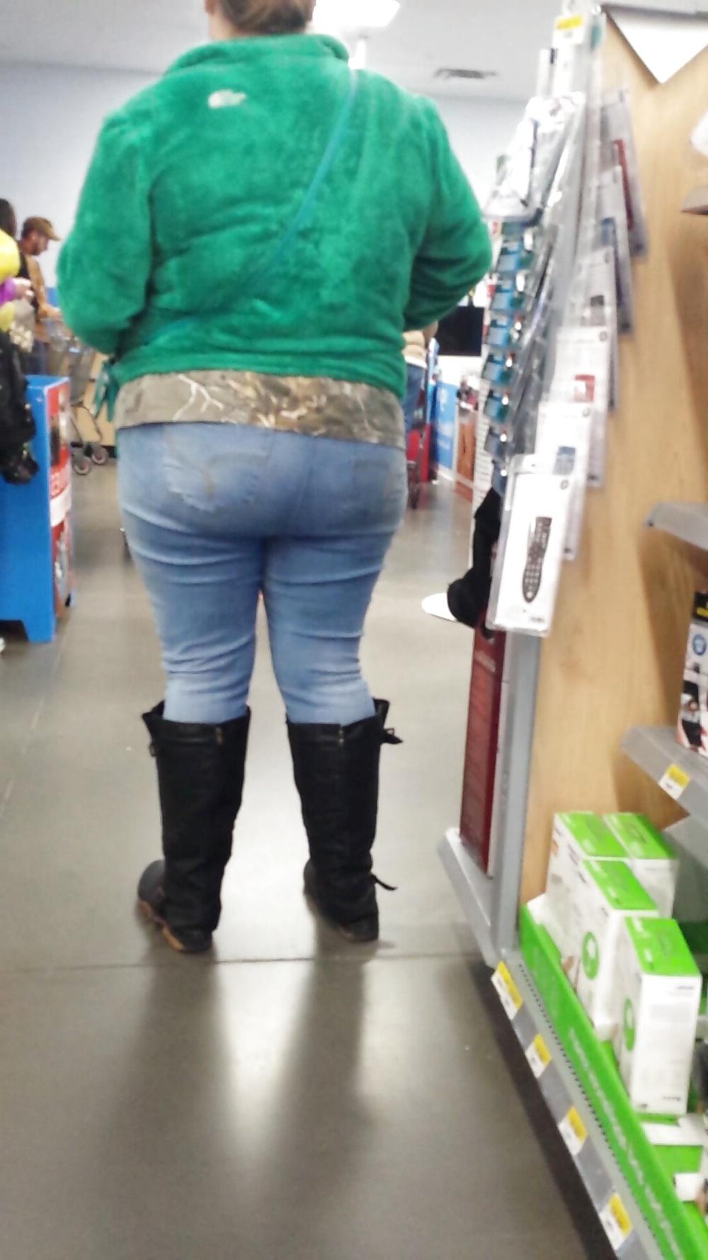 17P Public shopping candid teen and mature leg, ass and tits - 3