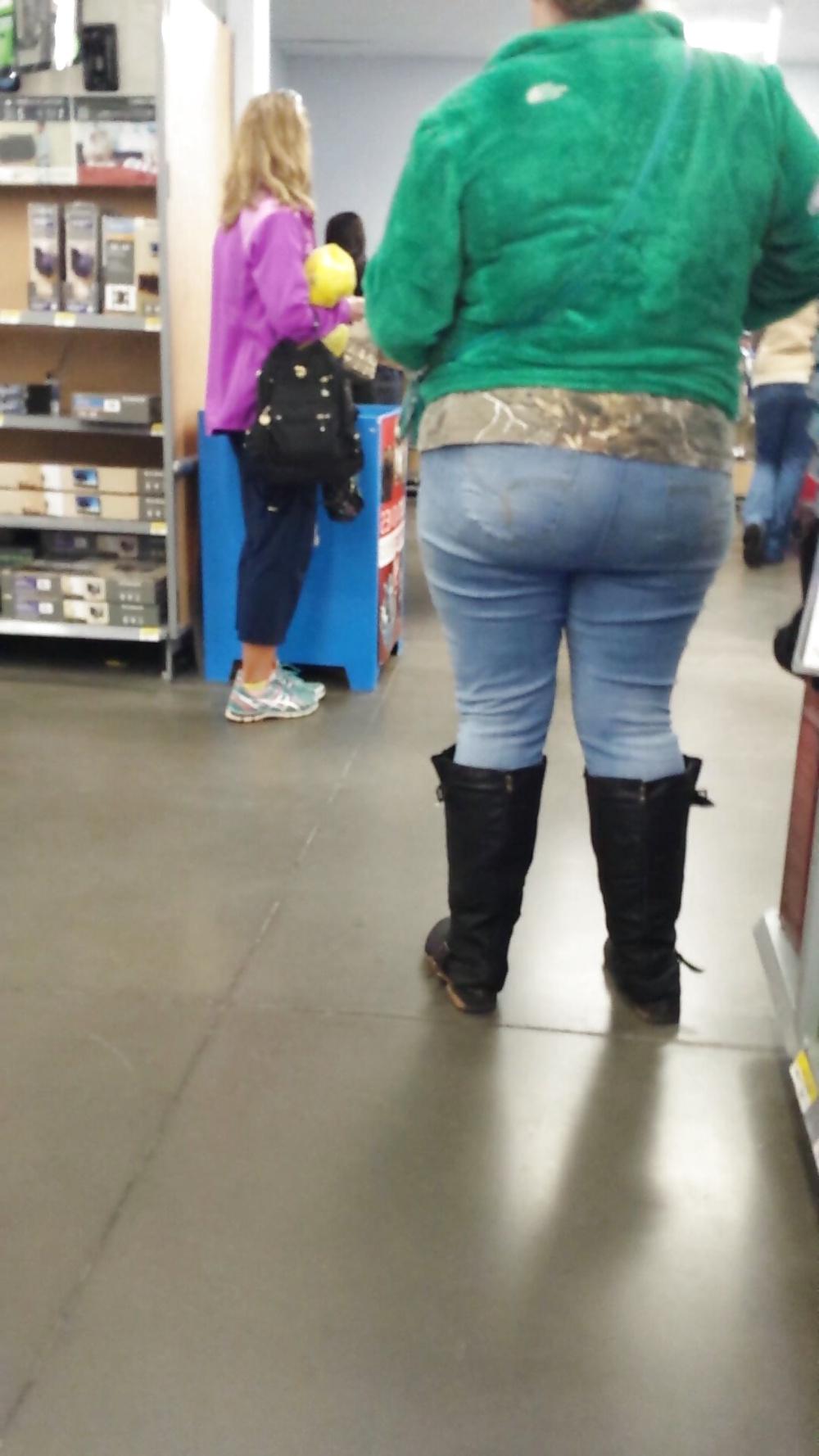 17P Public shopping candid teen and mature leg, ass and tits - 3