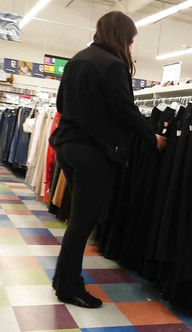 17P Public shopping candid teen and mature leg, ass and tits - 3