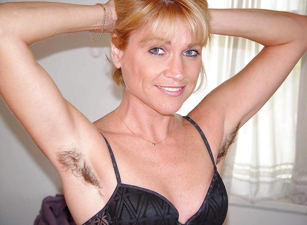 25P Hairy MILF Showing Off