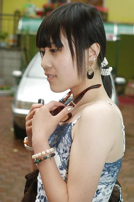 24P Chinese girl shows pussy