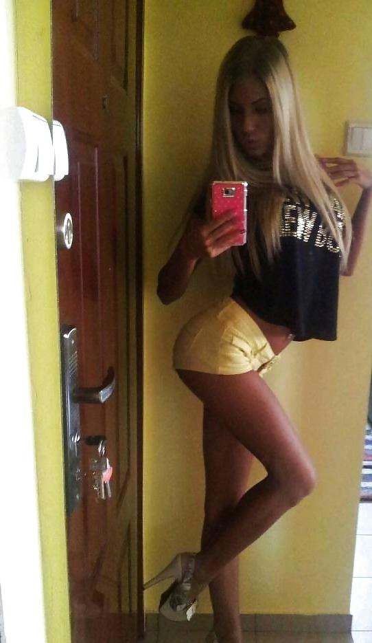 22P Hot BIMBO clothed 