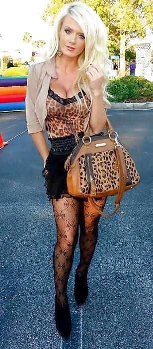 22P Hot BIMBO clothed 