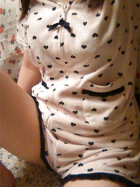 16P Chinese girl takes self pics