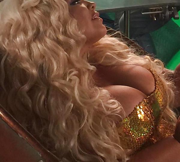 25P Plus size bimbo