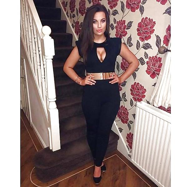 25P Sluts in tight pants! 17