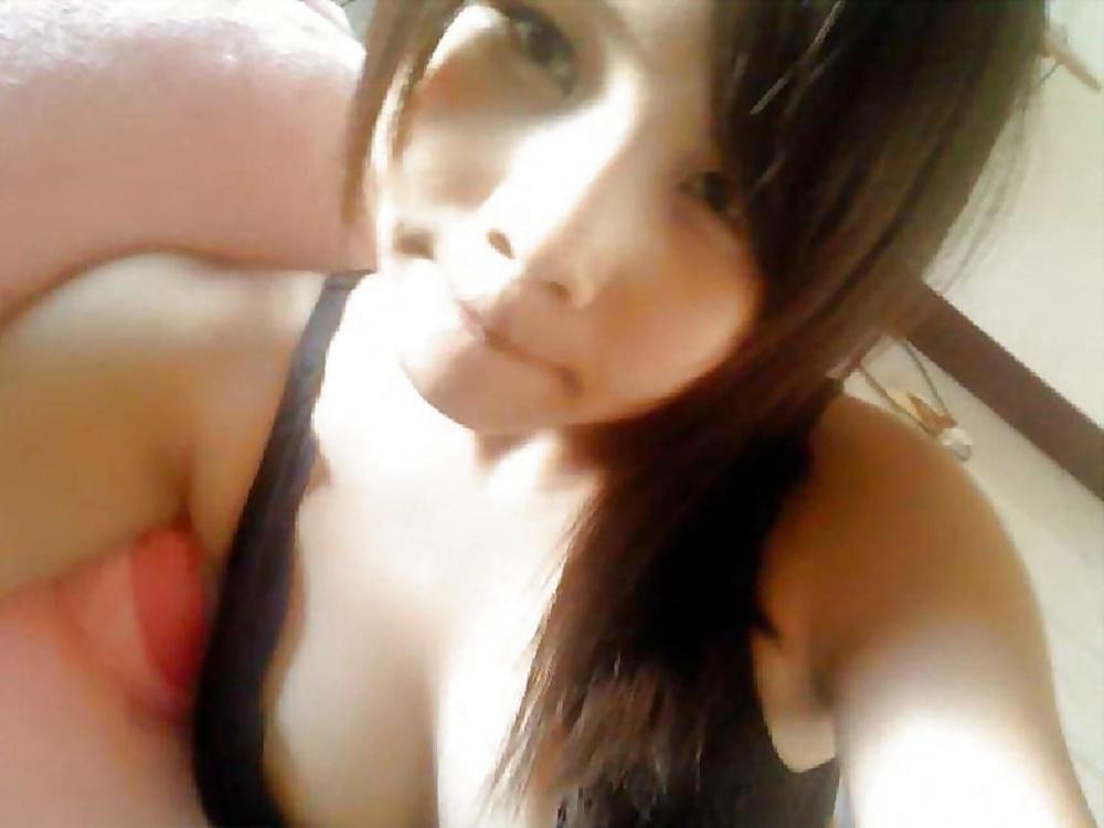 17P Chinese teen shows pussy