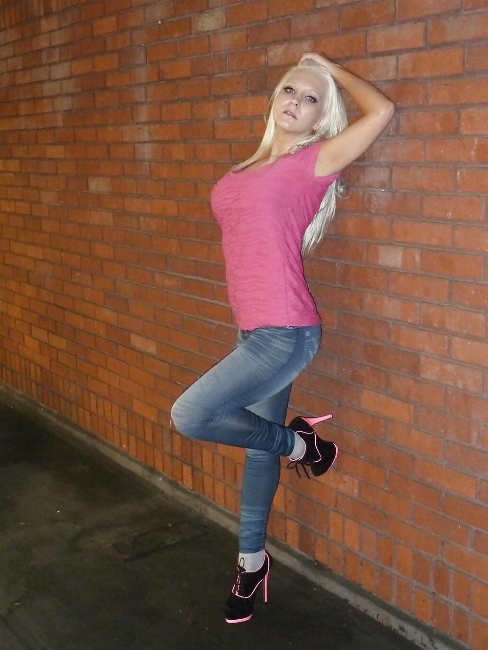 25P Bimbo Invasion 16