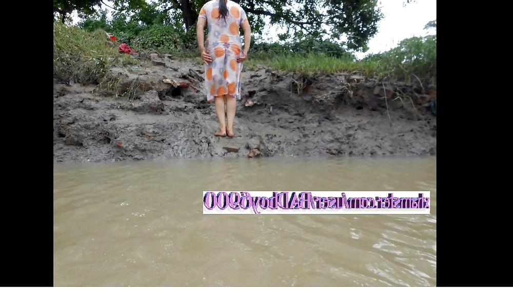 10P Village's Woman Bathing In Canal