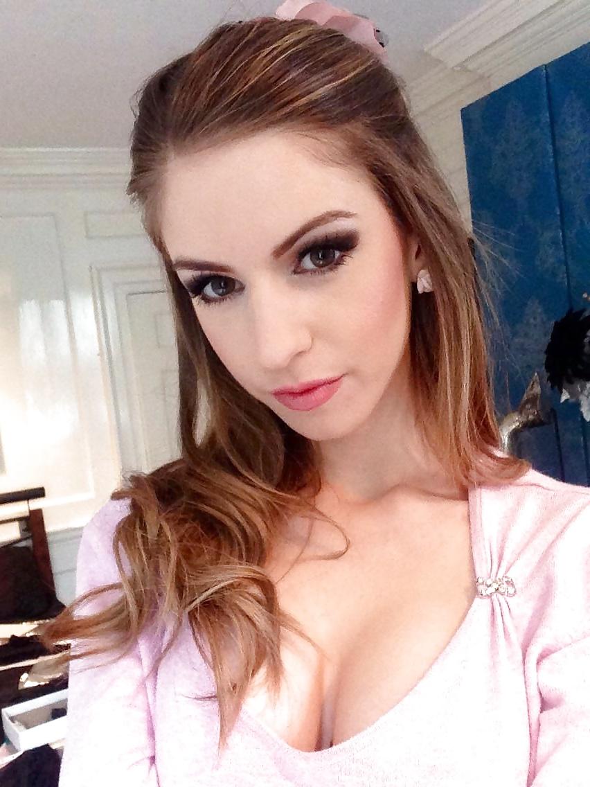 9P The Pale Curvy Stella Cox