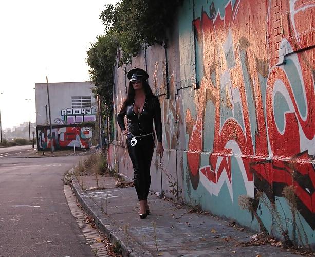 5P Mistress tya in the steet