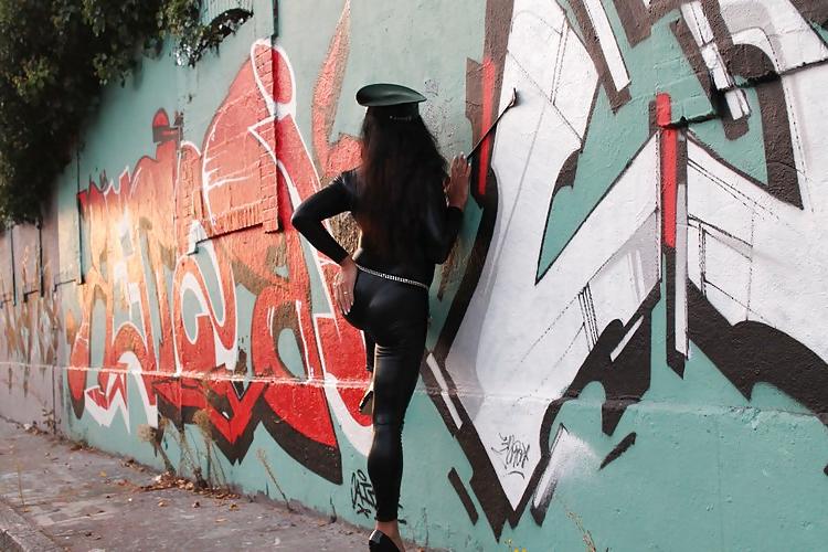 5P Mistress tya in the steet