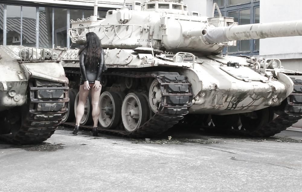 5P Mistress tya in the steet