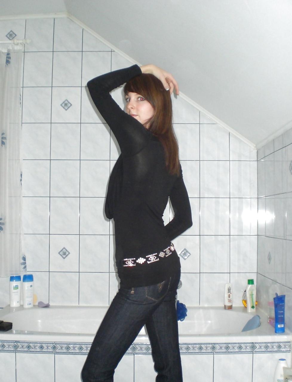 25P Sexy Brunette in Bathroom