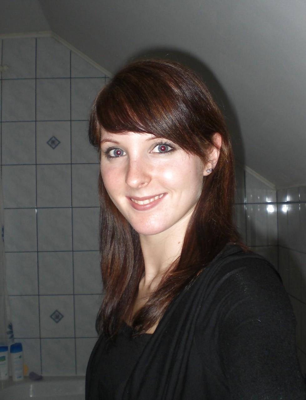25P Sexy Brunette in Bathroom