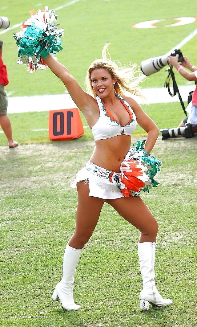 25P Cheerleaders with big tits