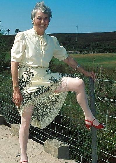 15P Lovley white-haired granny outdoor