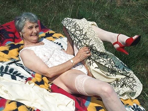 15P Lovley white-haired granny outdoor