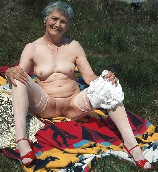 15P Lovley white-haired granny outdoor