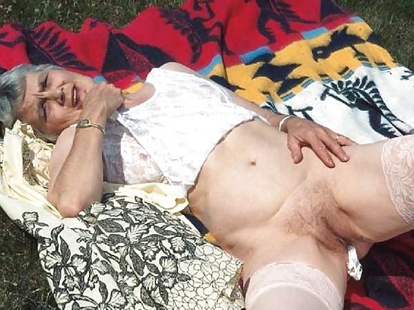 15P Lovley white-haired granny outdoor