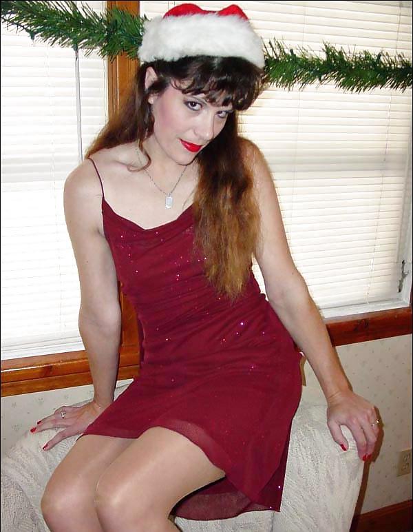 25P Ladies show off Christmas pantyhose