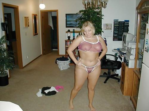 16P Delicious curvy mature women