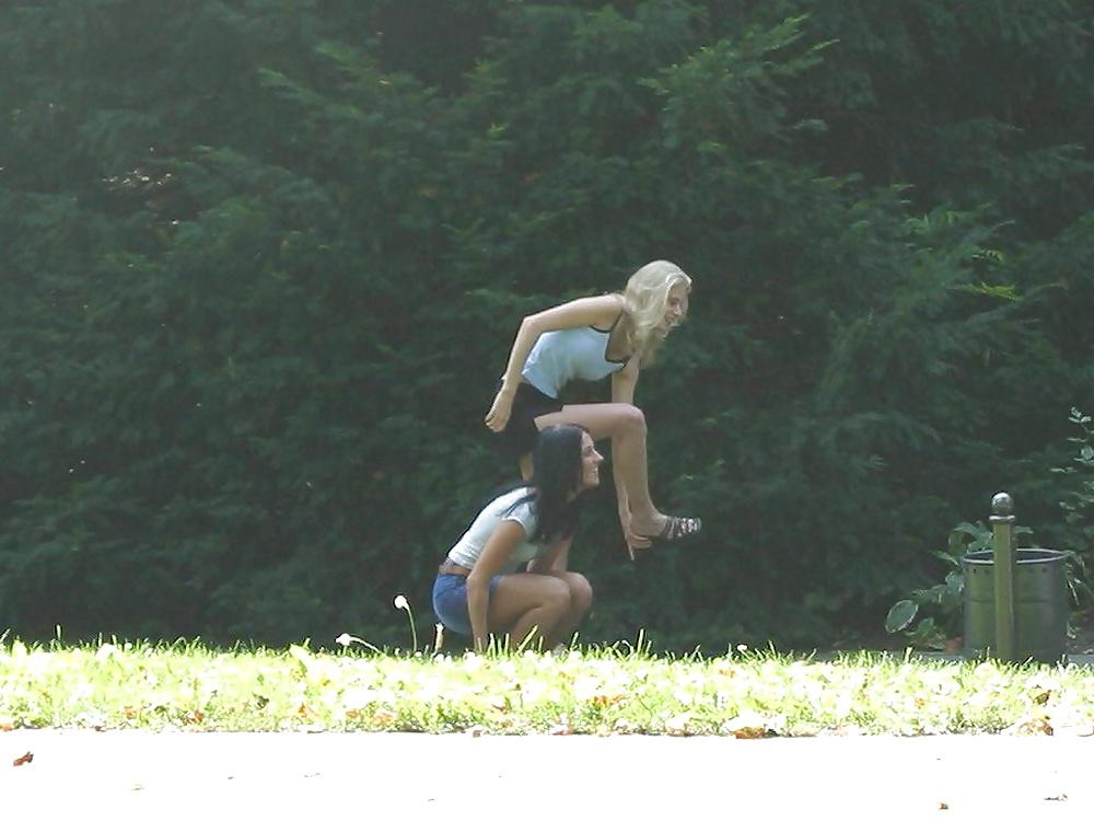 25P Jana & Luci public naked