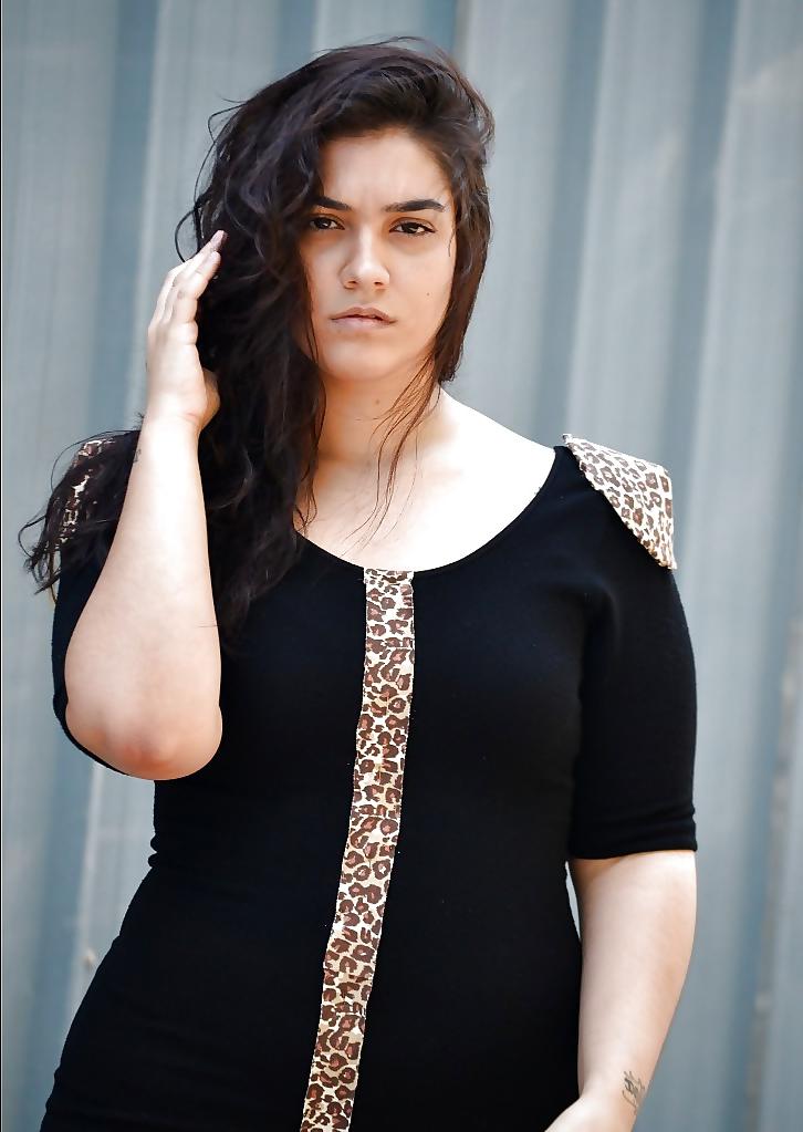 25P Nadia Aboulhosn - sexy curvy babe