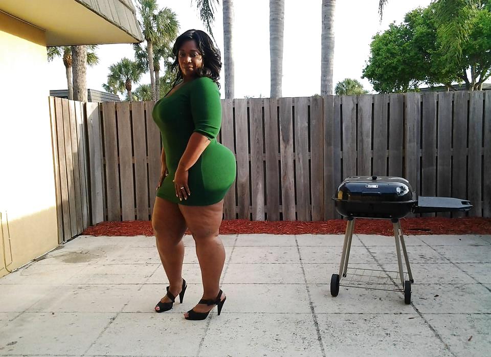 17P Thick moms