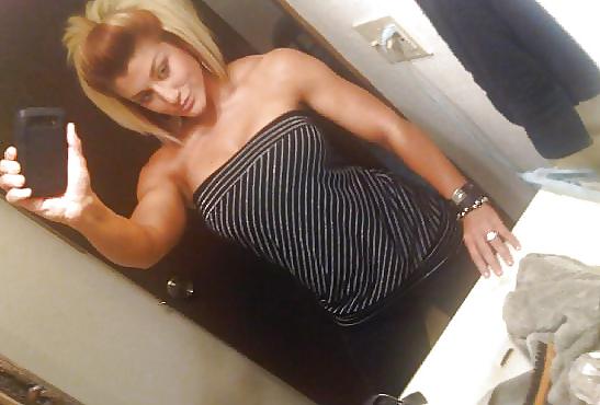 25P Amateur Mature Bimbo with Big Titties Selfshots