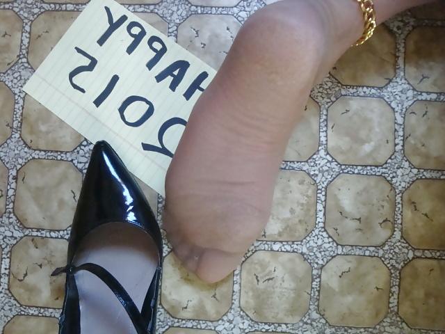 11P Will You Jerk Off on my TOES?
