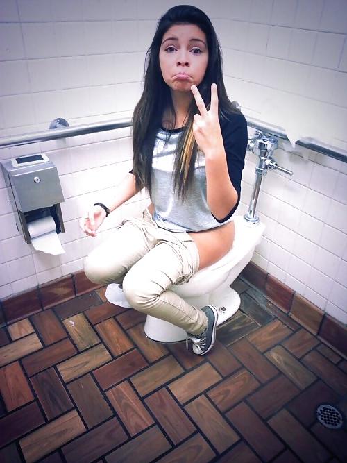 21P Amateur Bathroom Pics