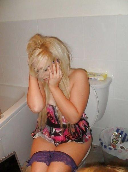 21P Amateur Bathroom Pics