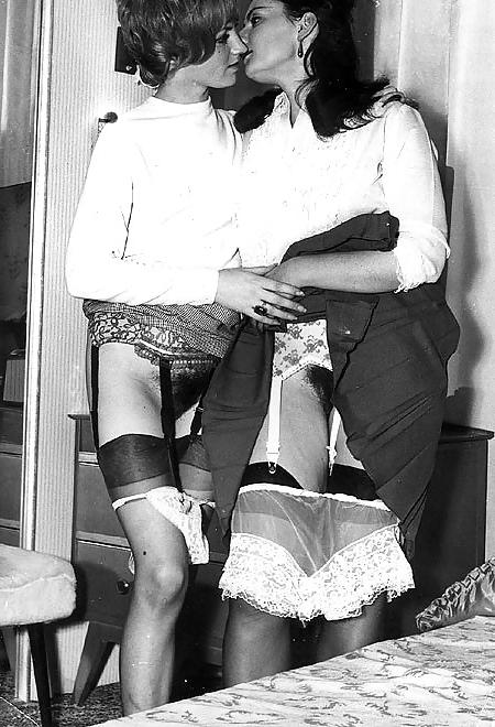 25P Retro beauties in B&W